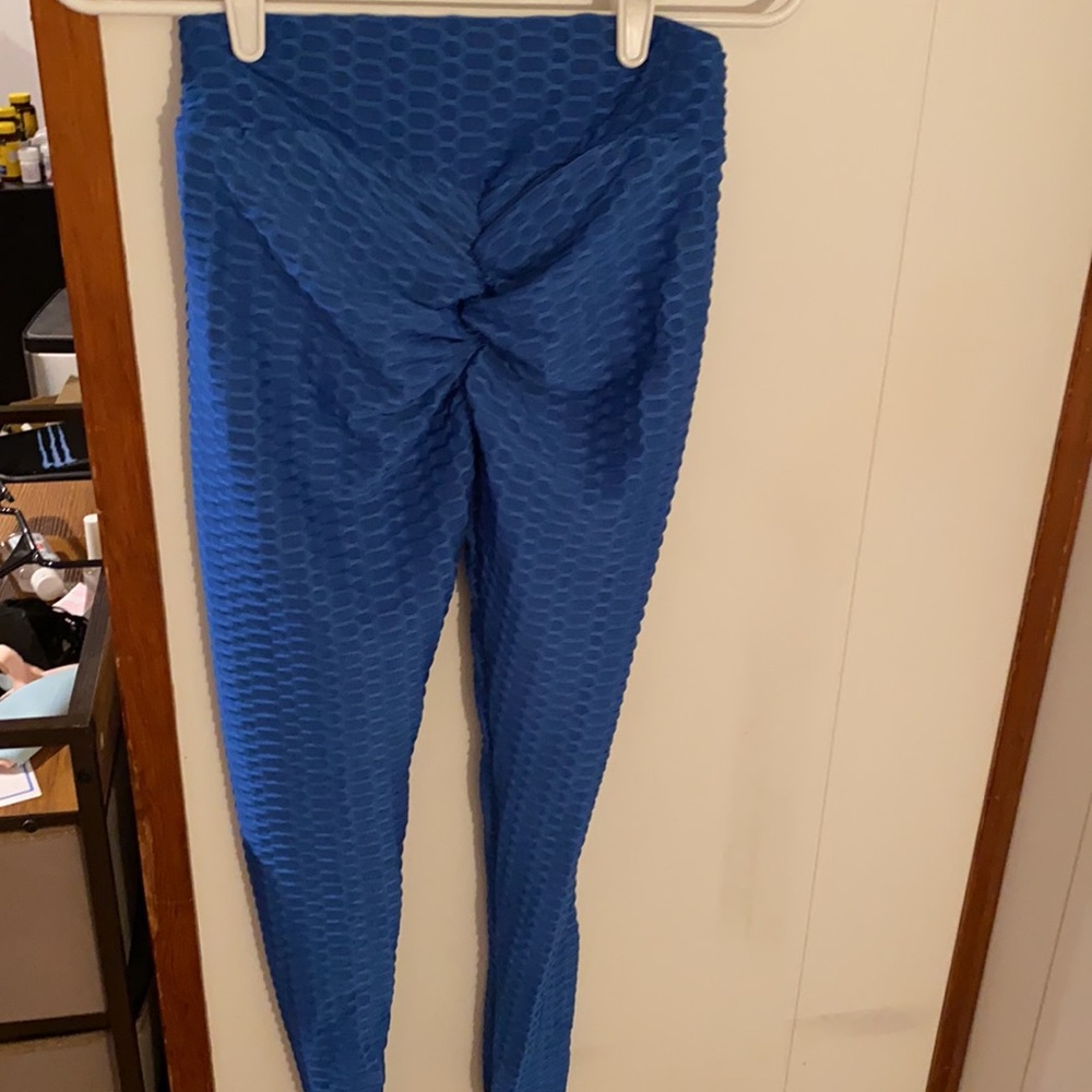 Famous booty popping leggings! 3 different colors! Only worn once! - Picture 3 of 3